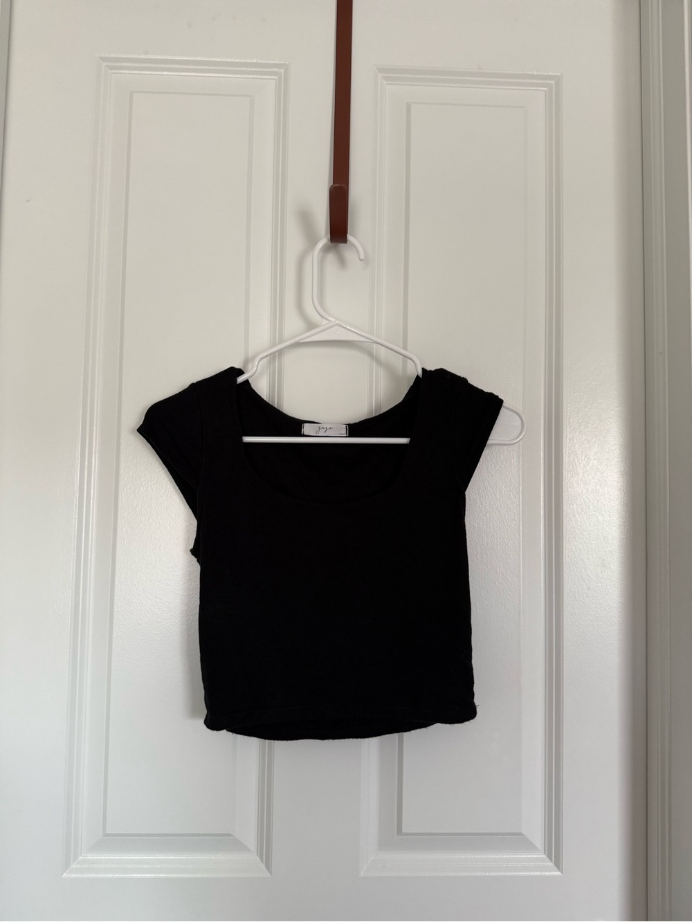 gaze Black Scoop Neck Cap Sleeve Crop Top